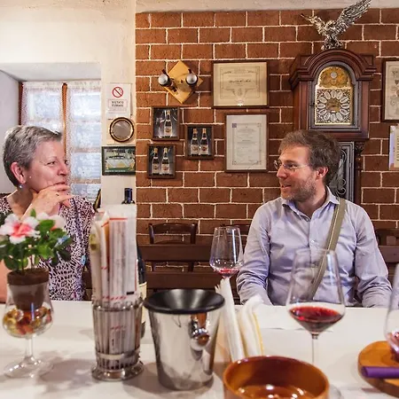 Tatil Evi Cascina Arcangelo Raffaele Verduno