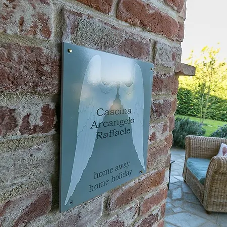 Cascina Arcangelo Raffaele Tatil Evi Verduno